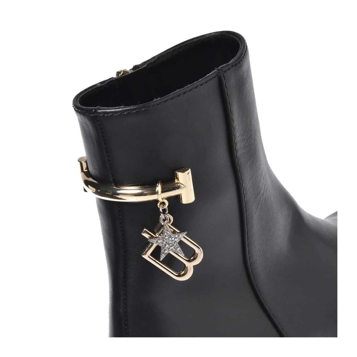 Schwarze Leder-Stiefeletten mit Anhänger