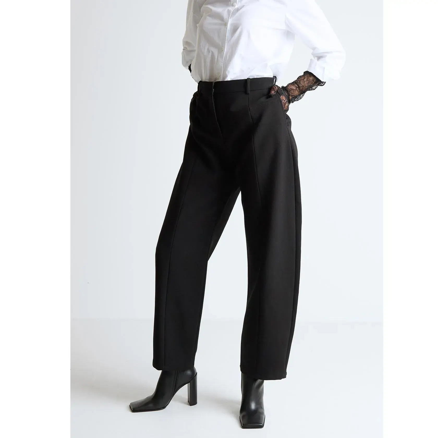 Elegante, hochtaillierte, weitgeschnittene Hose