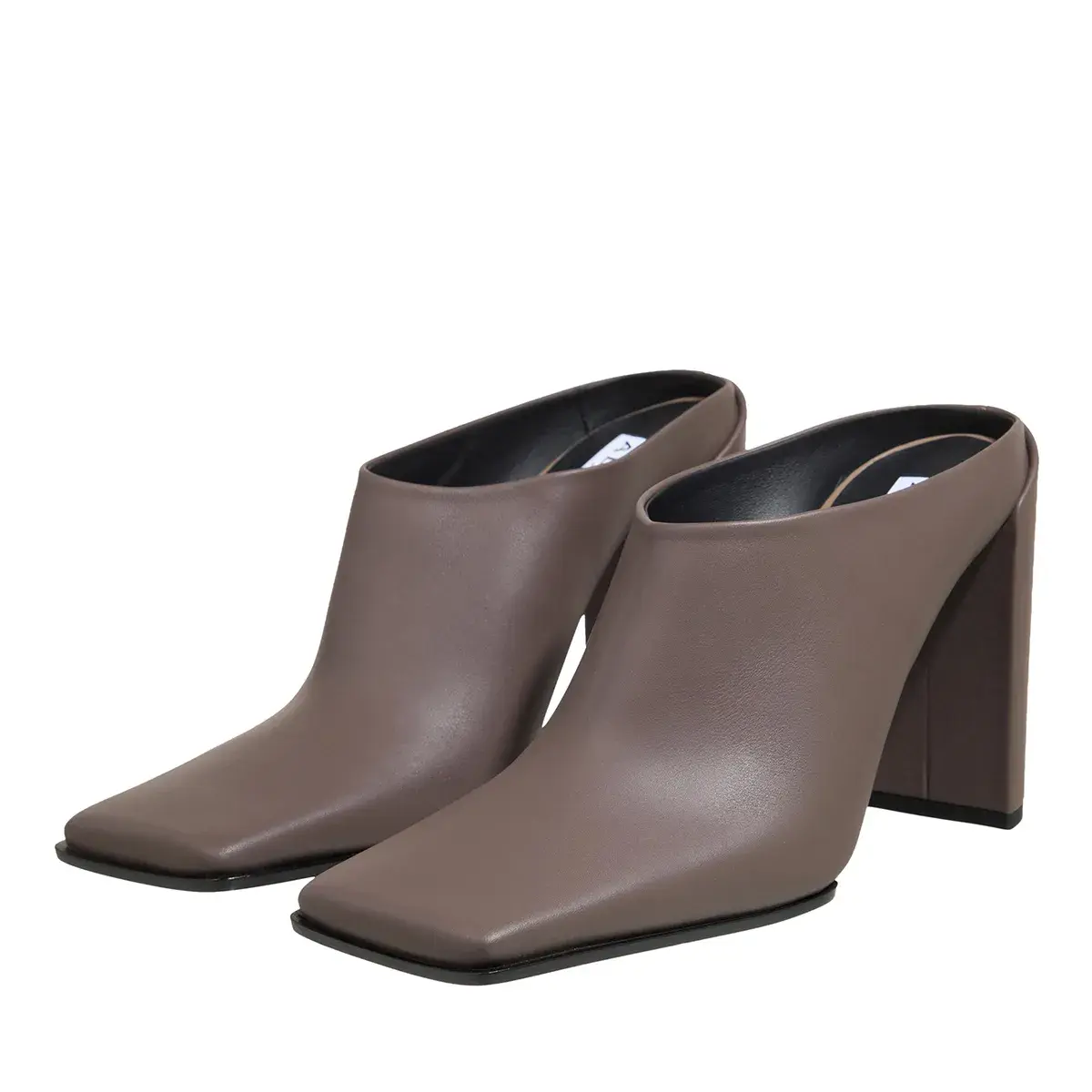 Mules mit eckiger Spitze und Blockabsatz