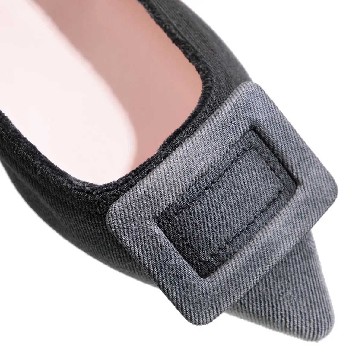 Elegante Ballerinas mit spitzer Zehenpartie und Schnalle