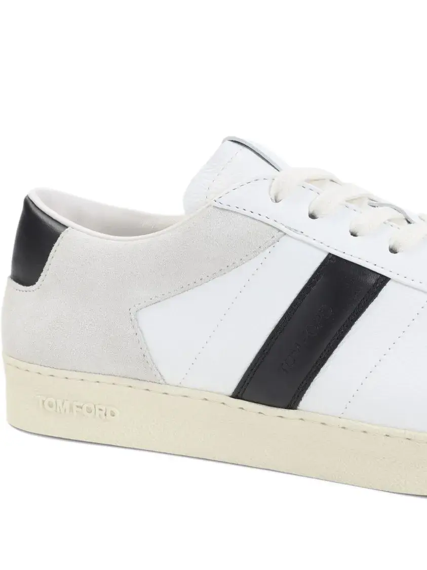 Weiße Leder-Court-Sneakers mit niedrigem Schaft