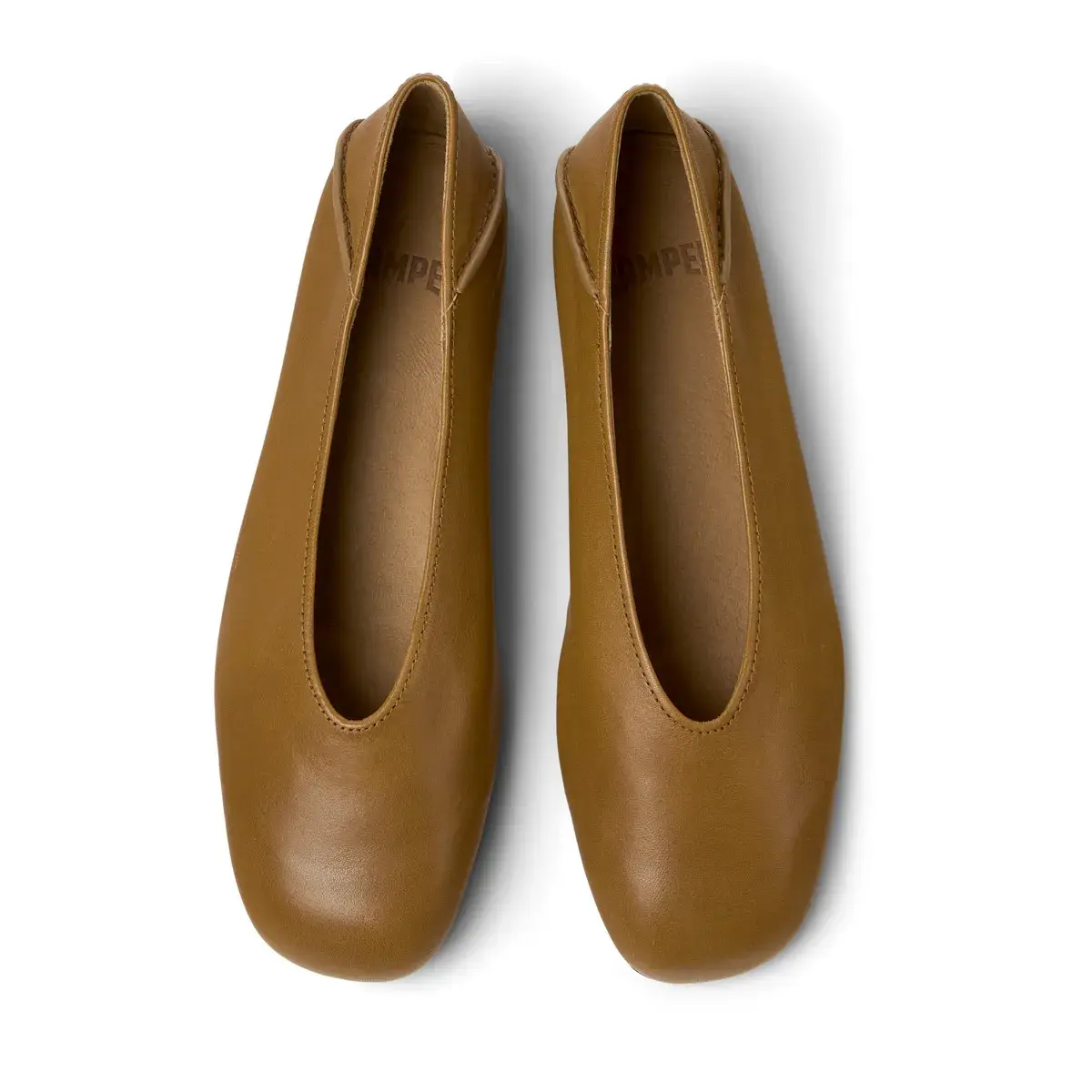 Minimalistische Ballerinas aus Leder mit eckiger Spitze