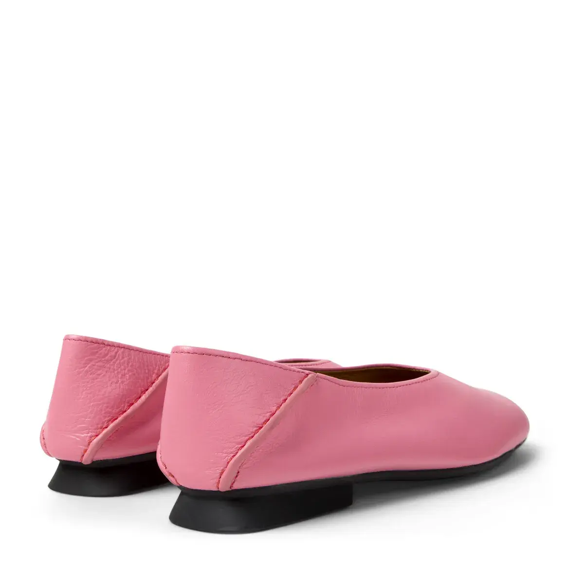 Moderne, minimalistische Ballerinas aus Leder