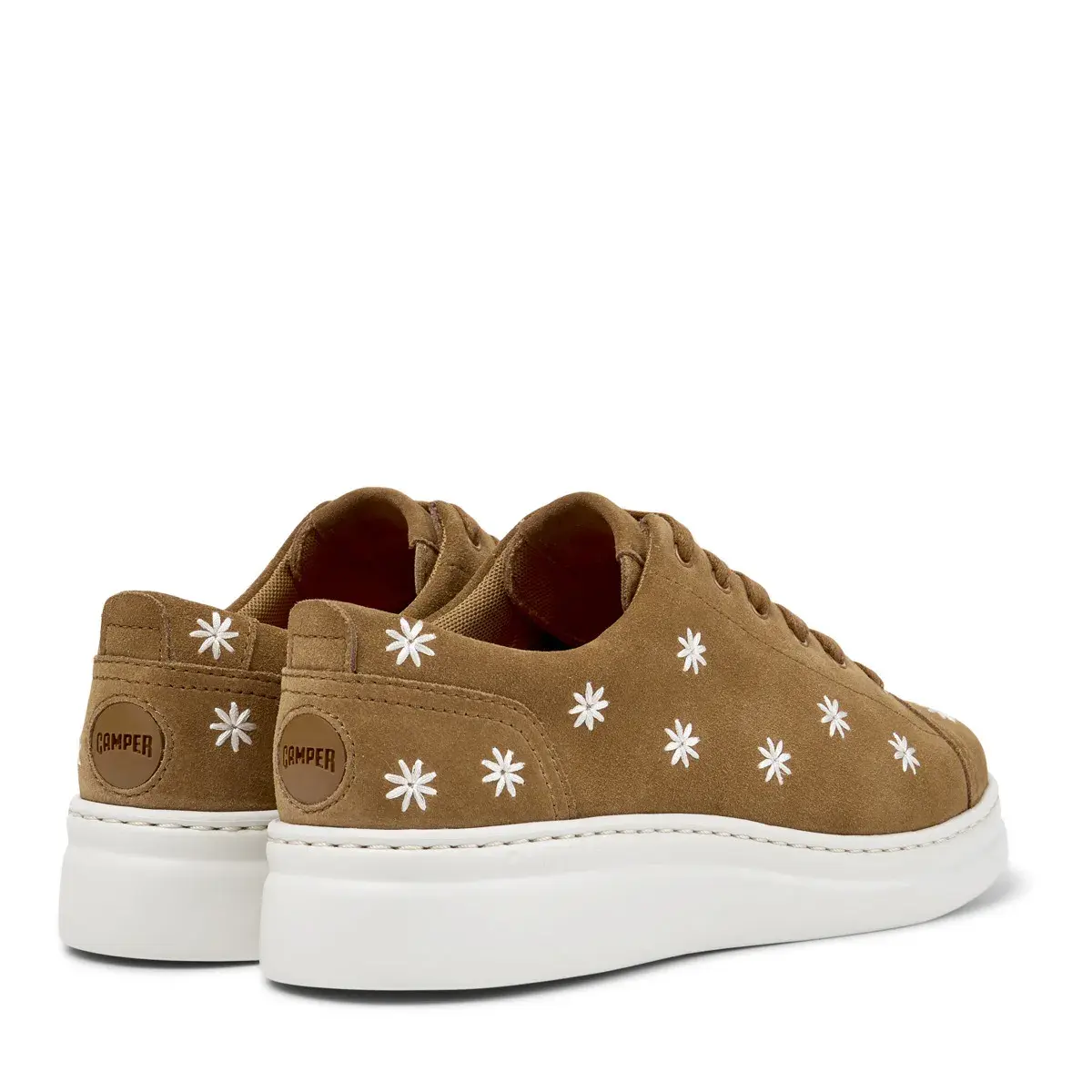 Braune Wildleder-Sneakers mit Gänseblümchen