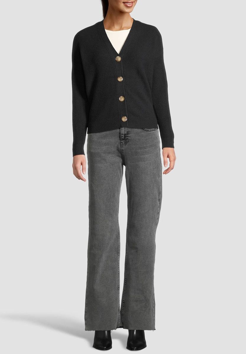 Klassische schwarze Strickjacke mit Knöpfen