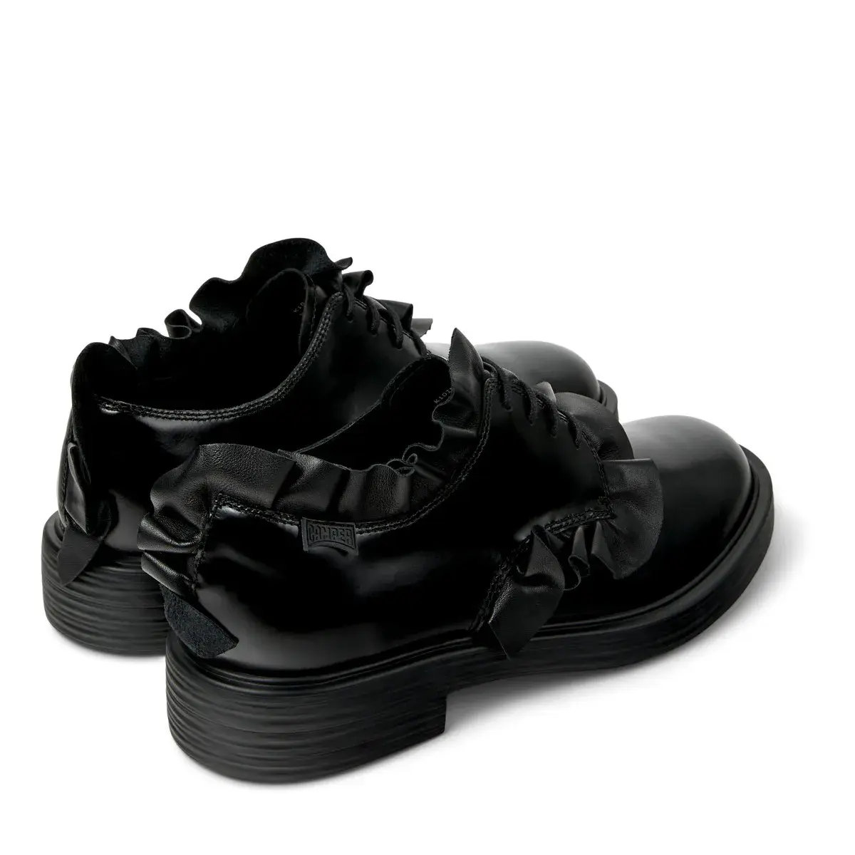 Schwarze Schnürschuhe mit Rüschen