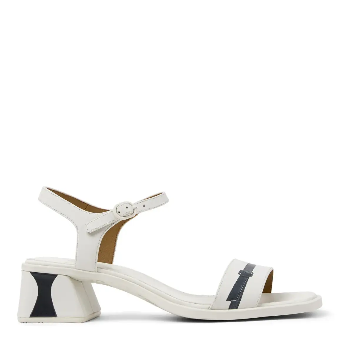 Weiße Sandalen mit Absatz und Knöchelriemen