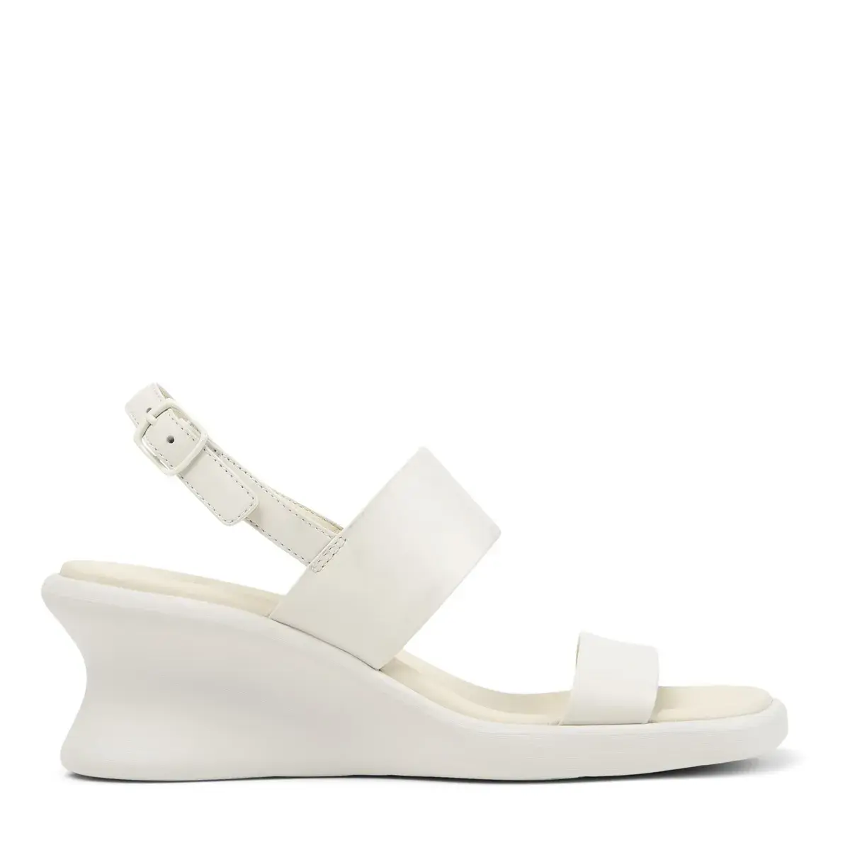 Minimalistische weiße Keilabsatzsandalen