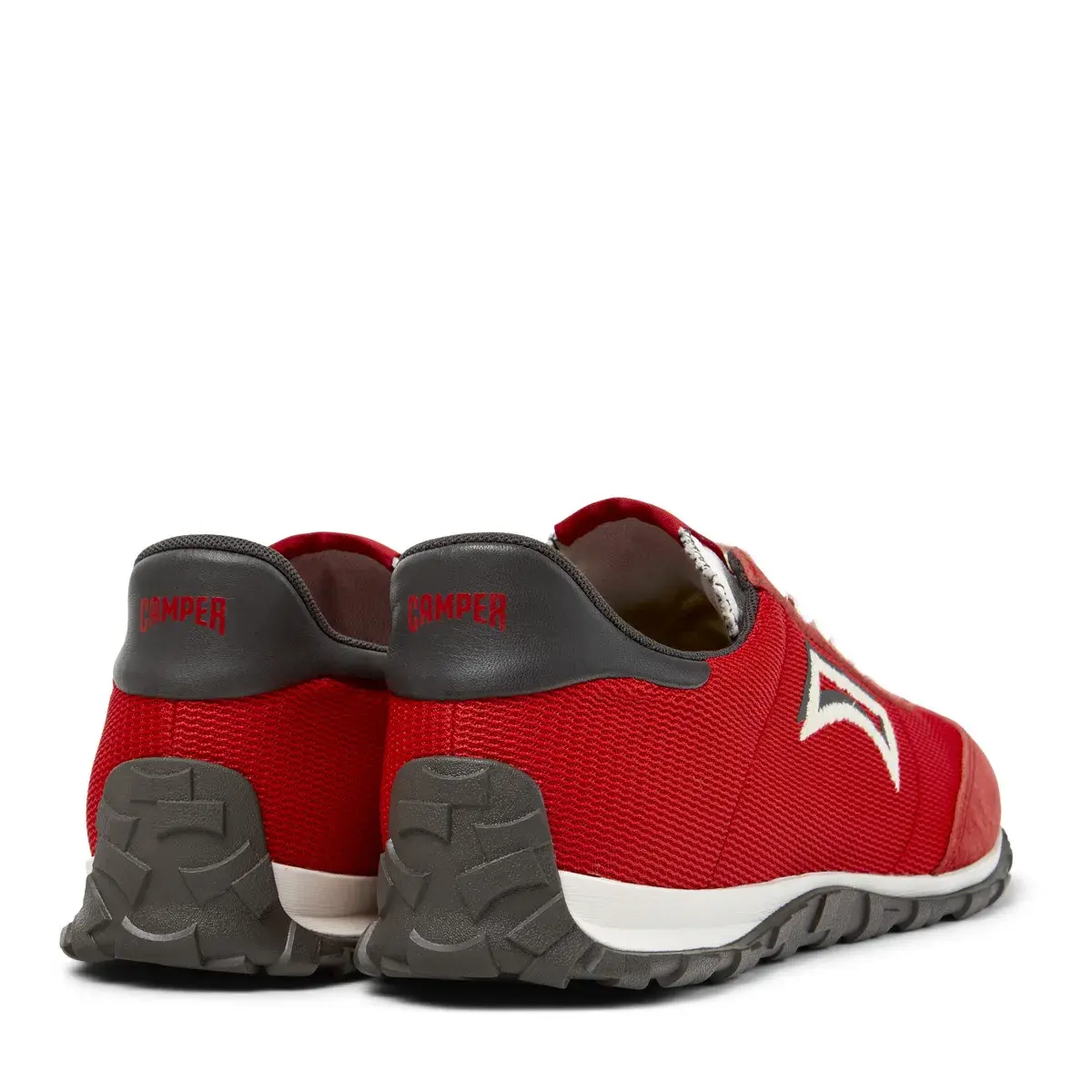 Roter Lauf-Sneaker im Retro-Stil