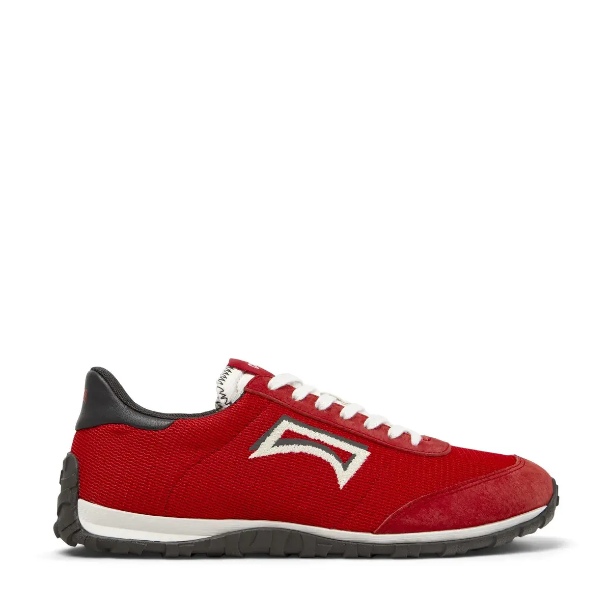 Roter Lauf-Sneaker im Retro-Stil