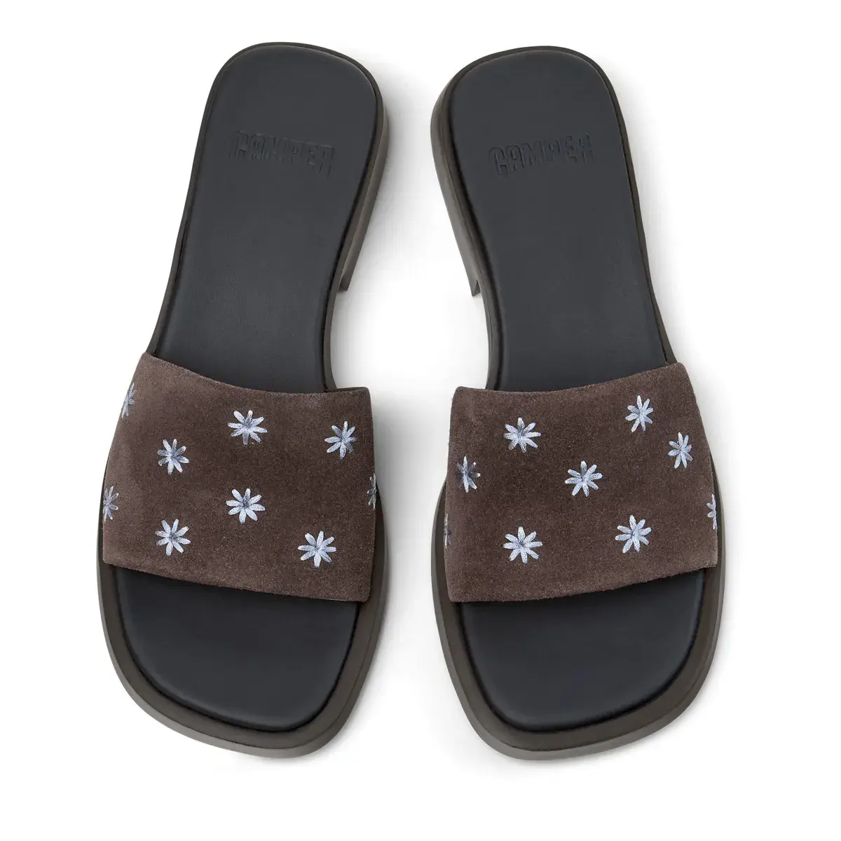 Braune, floral bestickte Sandaletten mit Absatz
