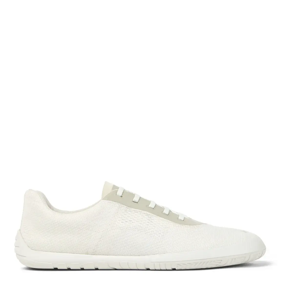 Minimalistischer Low-Top Segeltuch-Sneaker
