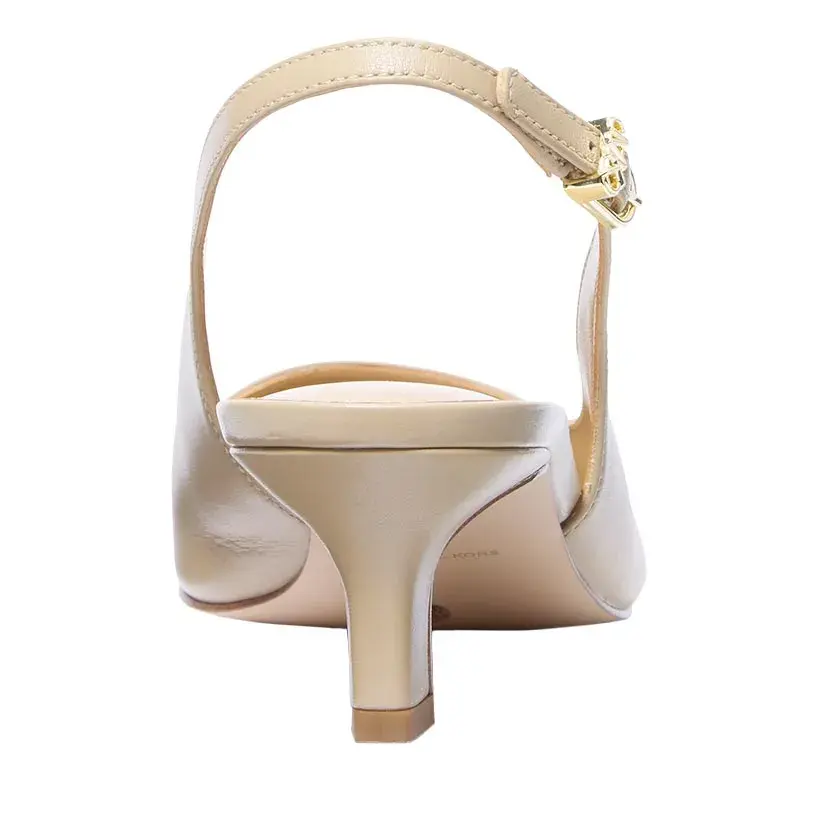 Zweifarbige Slingback-Pumps mit Kitten-Heel