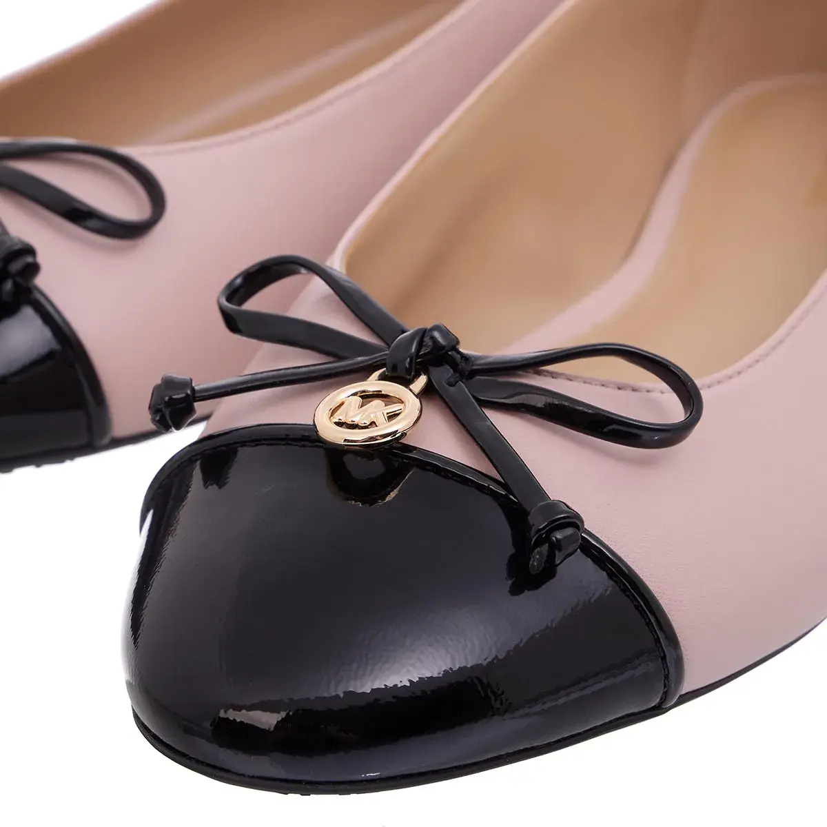 Ballerinas mit Kappe und Schleifendetail