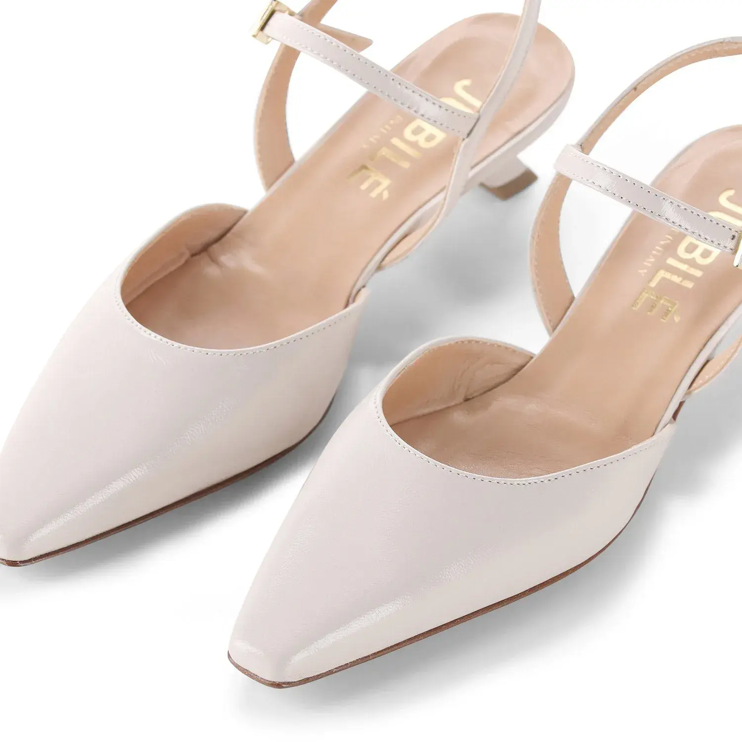 Elegante Cremefarbene Slingback Kitten Heels