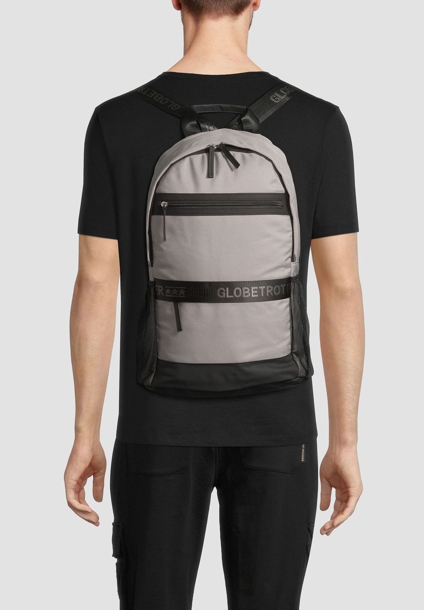Moderner minimalistischer Rucksack mit Laptopfach