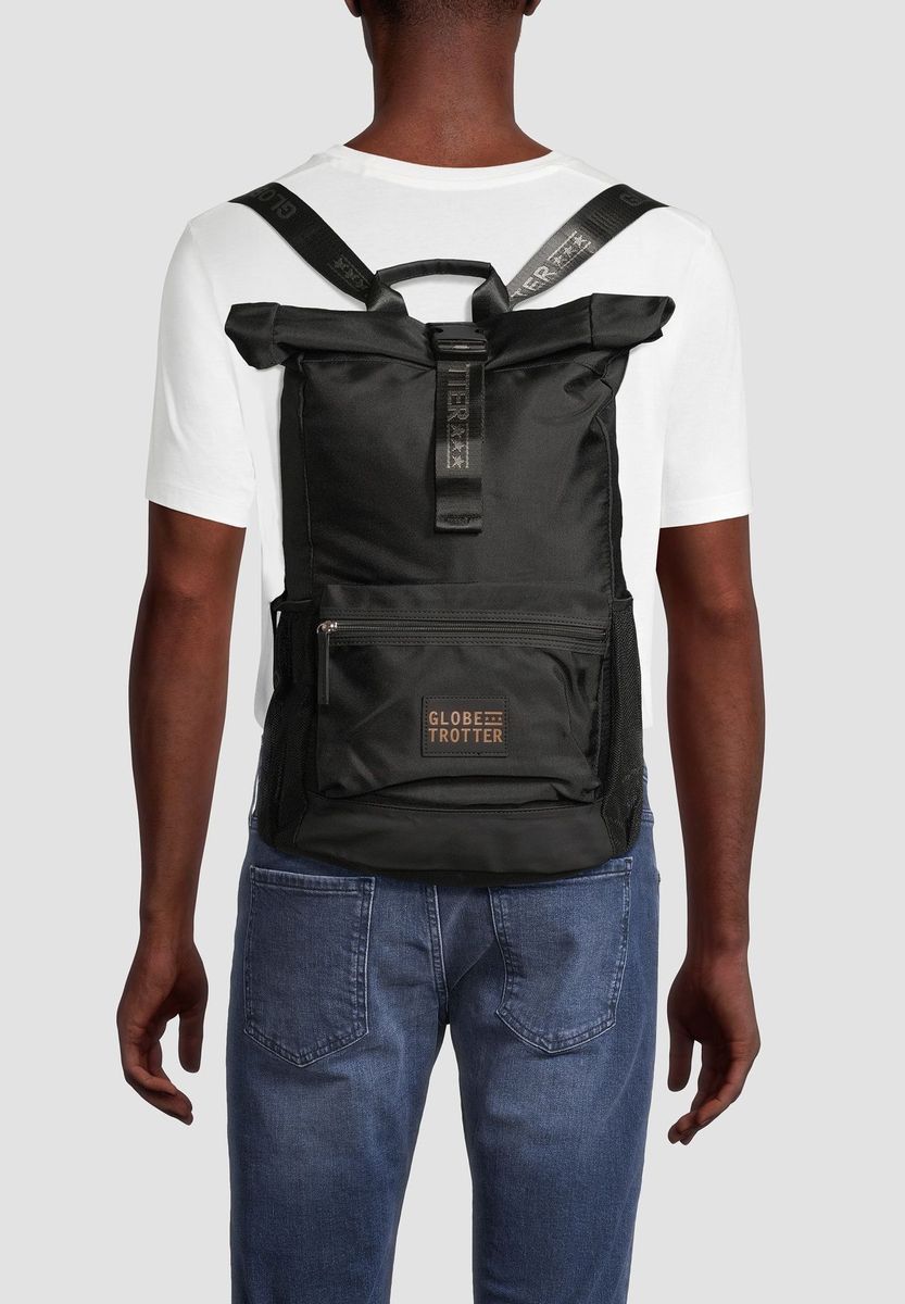 Vielseitiger schwarzer Rolltop-Rucksack