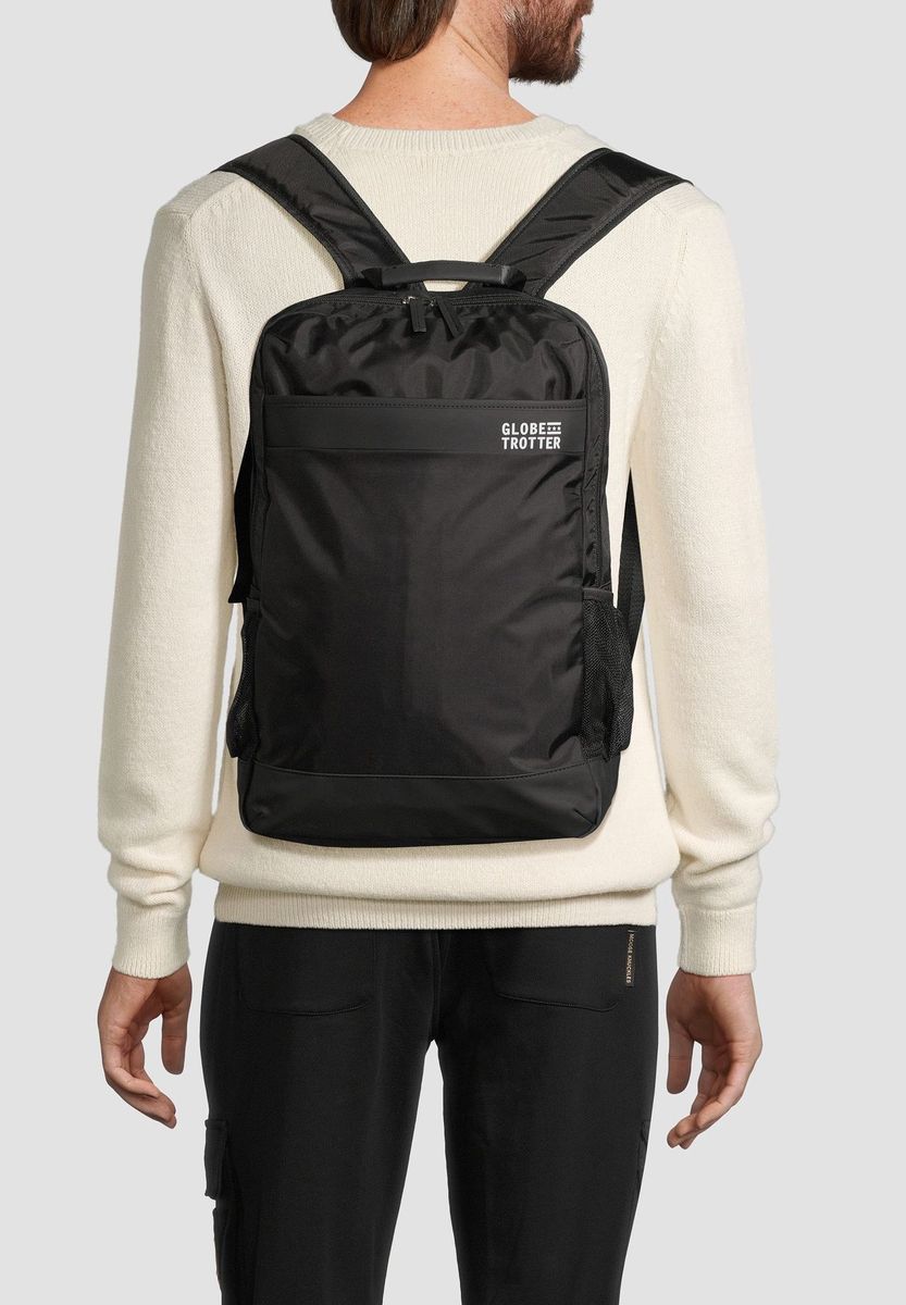 Schlanker schwarzer Laptop-Rucksack mit RFID-Schutz