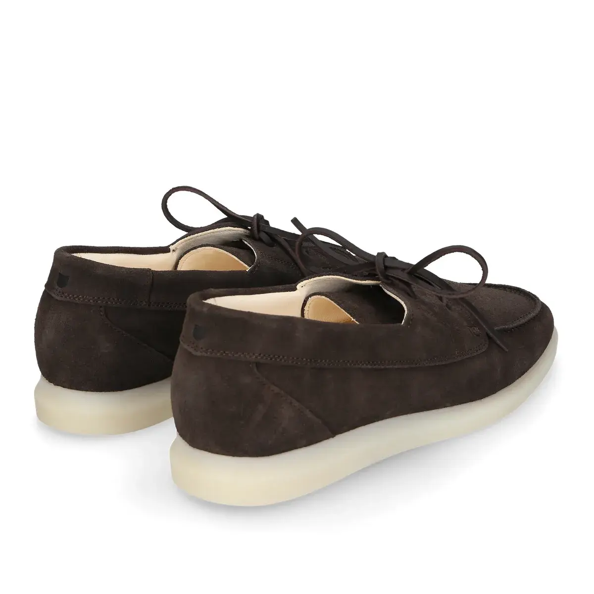 Wildleder Bootsschuh mit heller Sohle