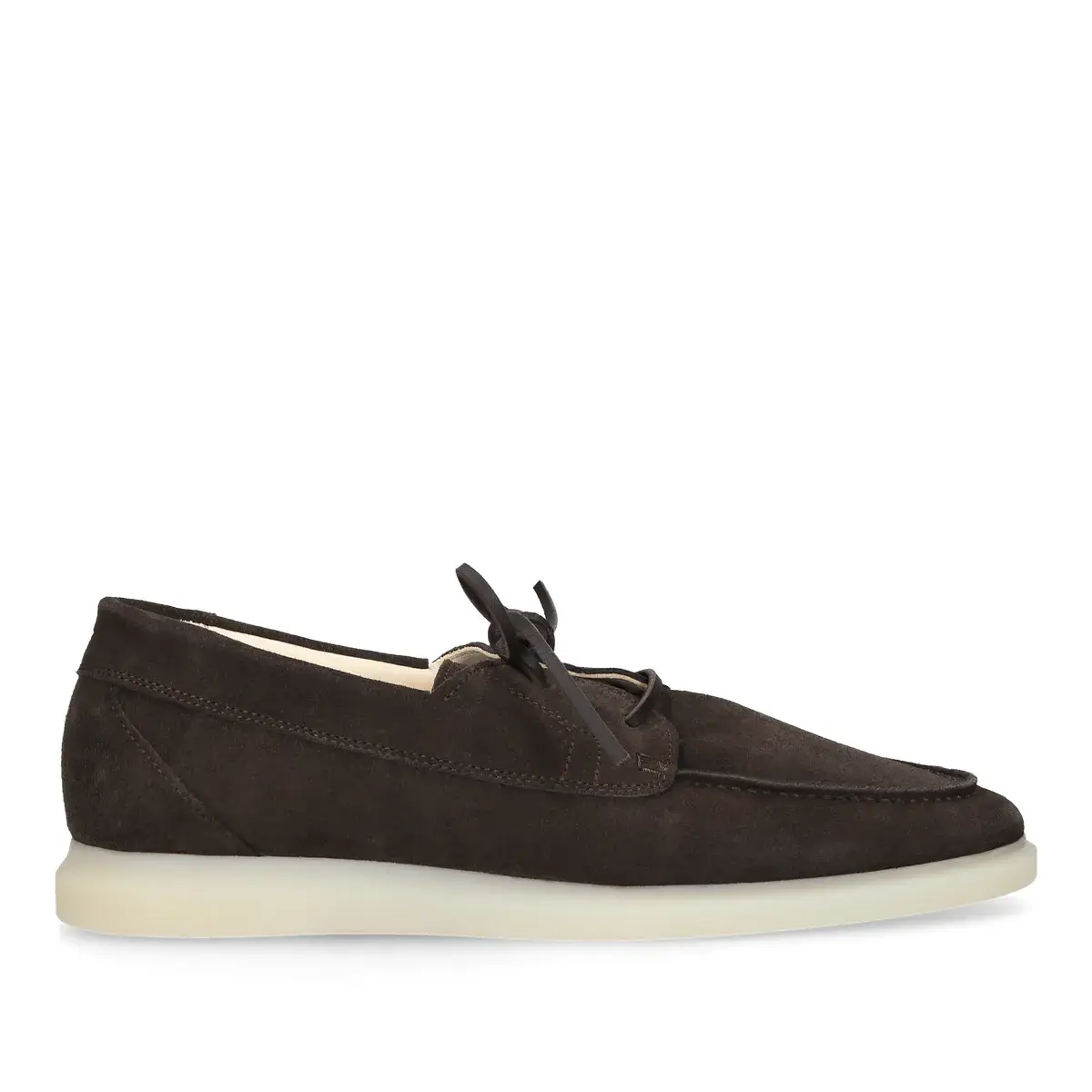 Wildleder Bootsschuh mit heller Sohle