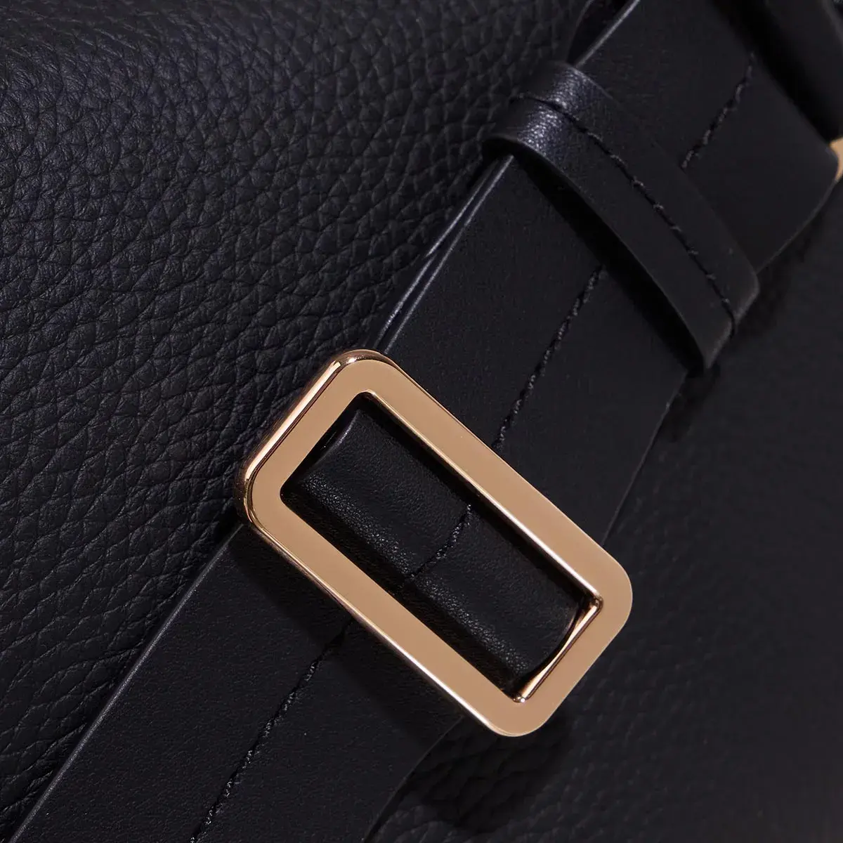 Minimalistische schwarze Gürteltasche aus Leder