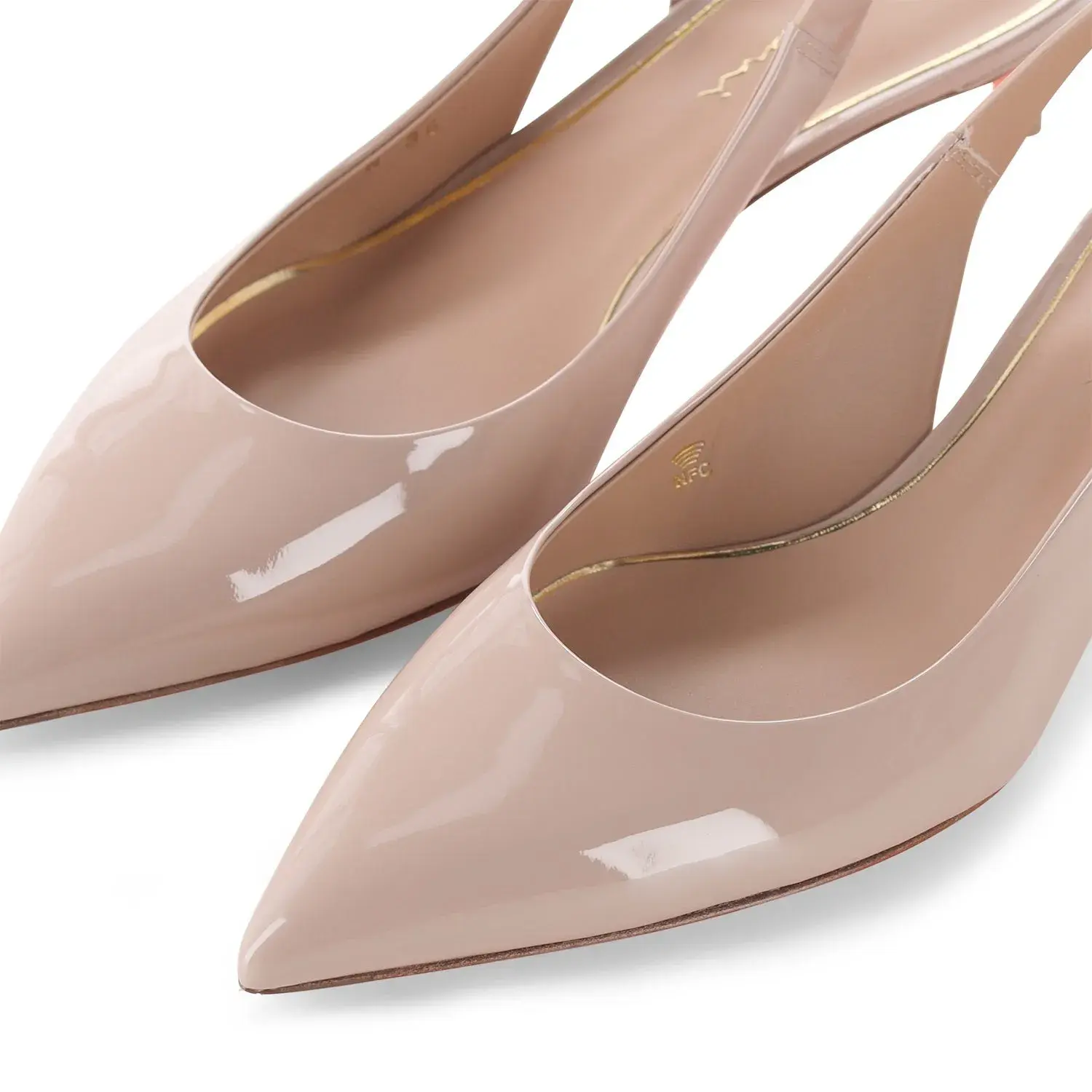 Slingback Kitten Heel Pumps aus Lackleder
