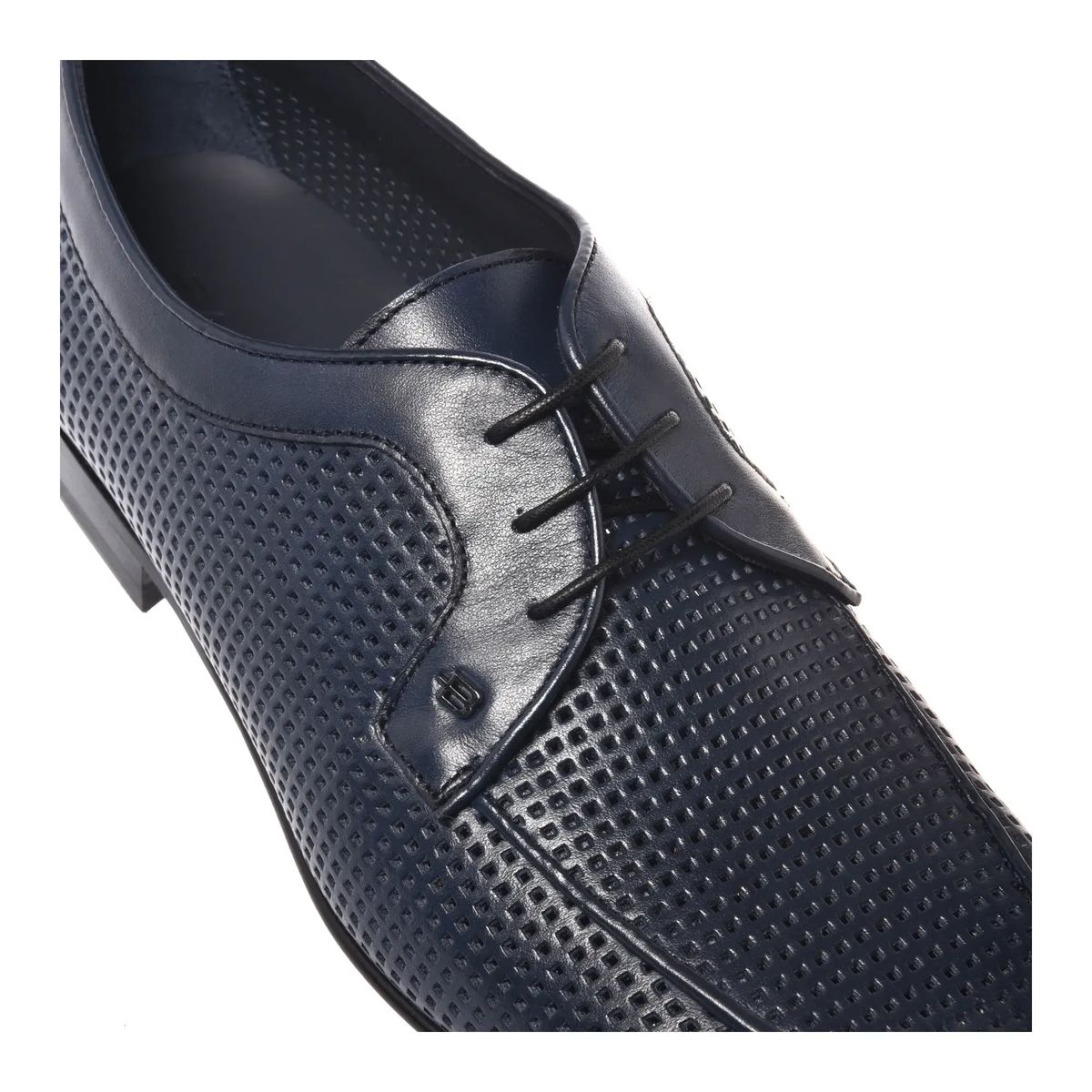 Herren Schnürschuhe aus perforiertem Leder