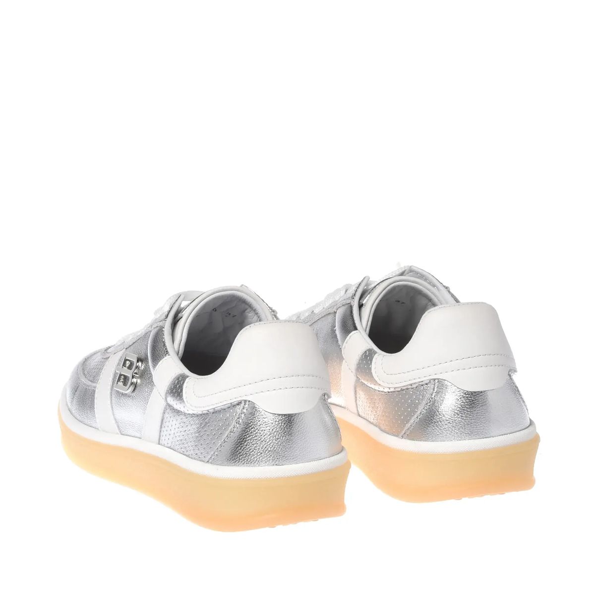 Silberne metallische Low-Top-Sneakers