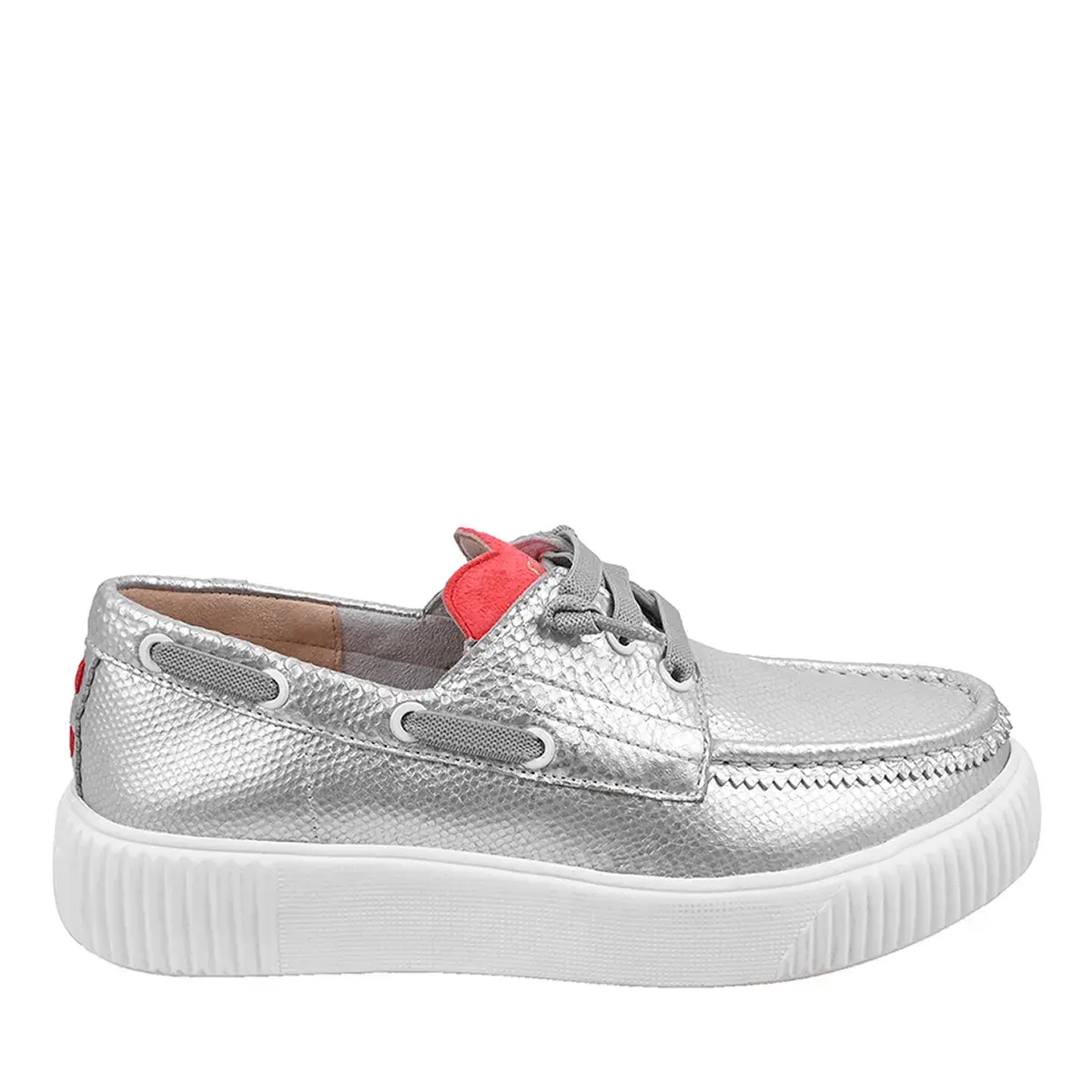 Silberne Lederschuhe mit Schnürsenkeln