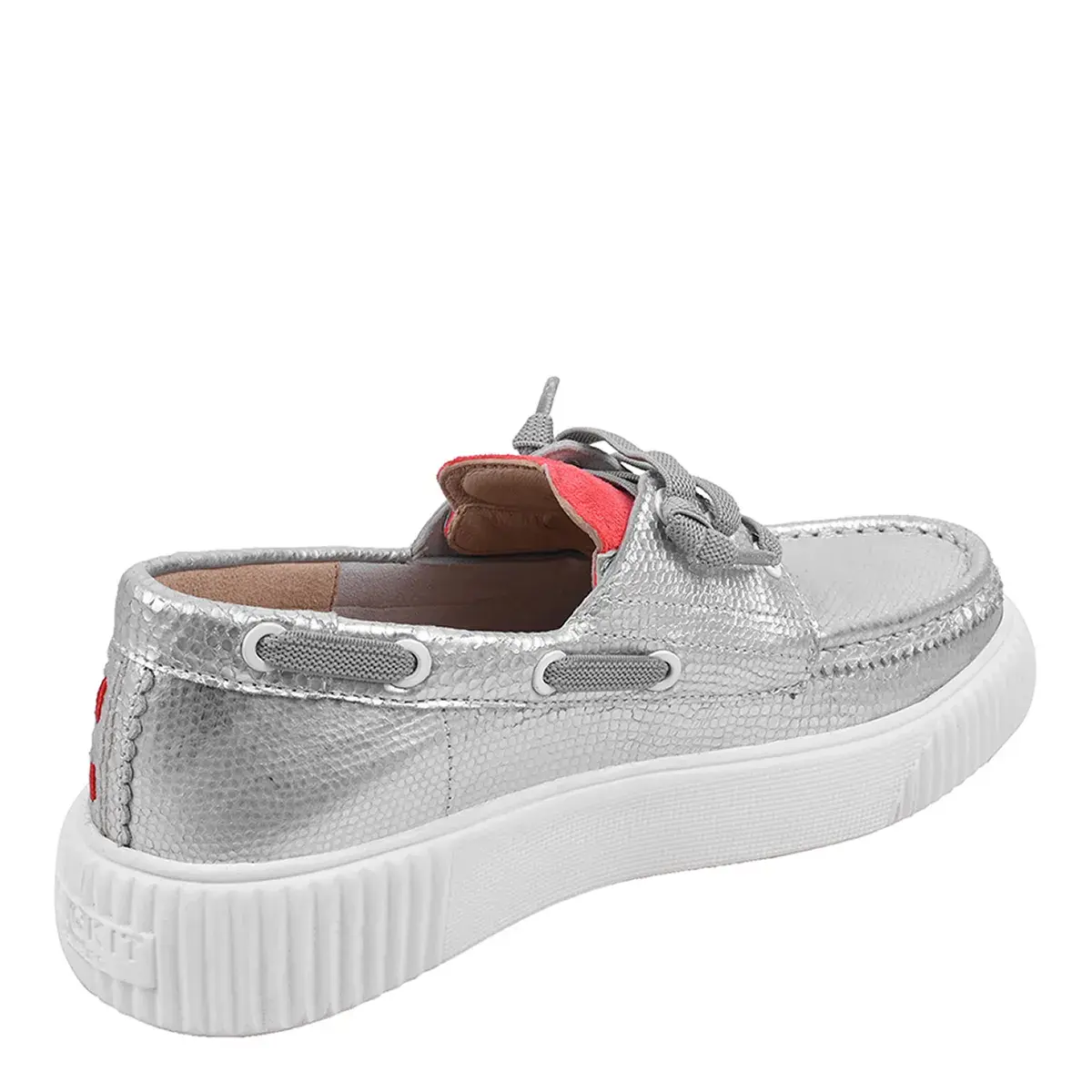 Silberne Lederschuhe mit Schnürsenkeln