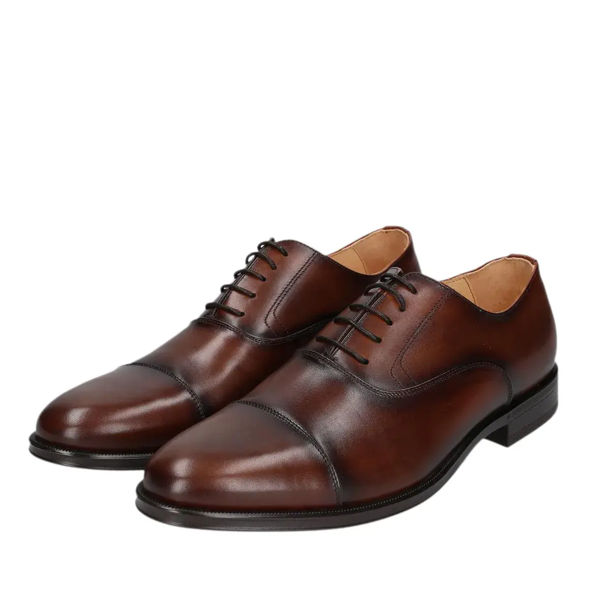 Klassische braune Oxford-Lederschuhe