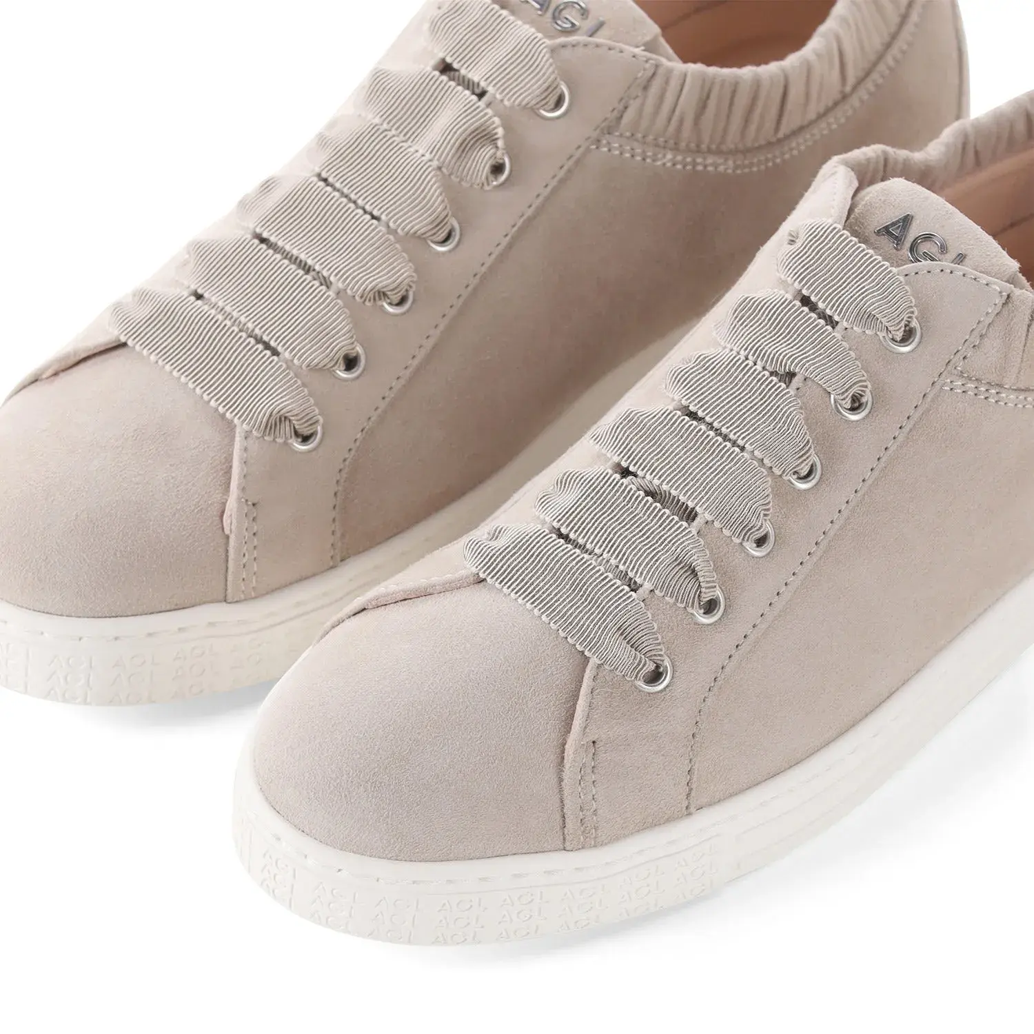 Niedrige Sneaker aus Wildleder mit Bändern
