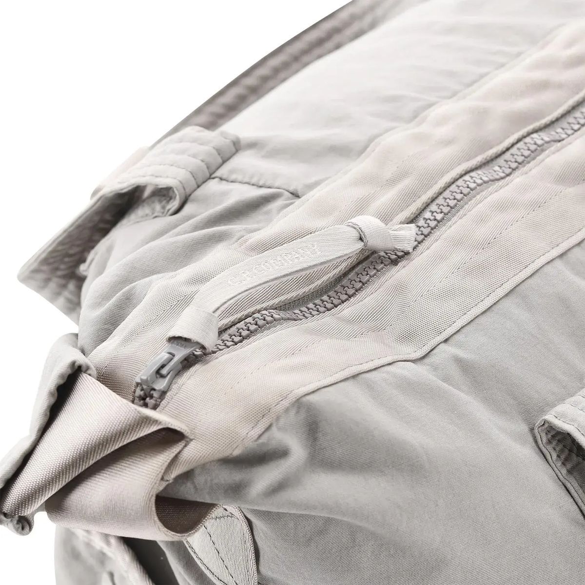 Schultertasche mit Logo-Akzent