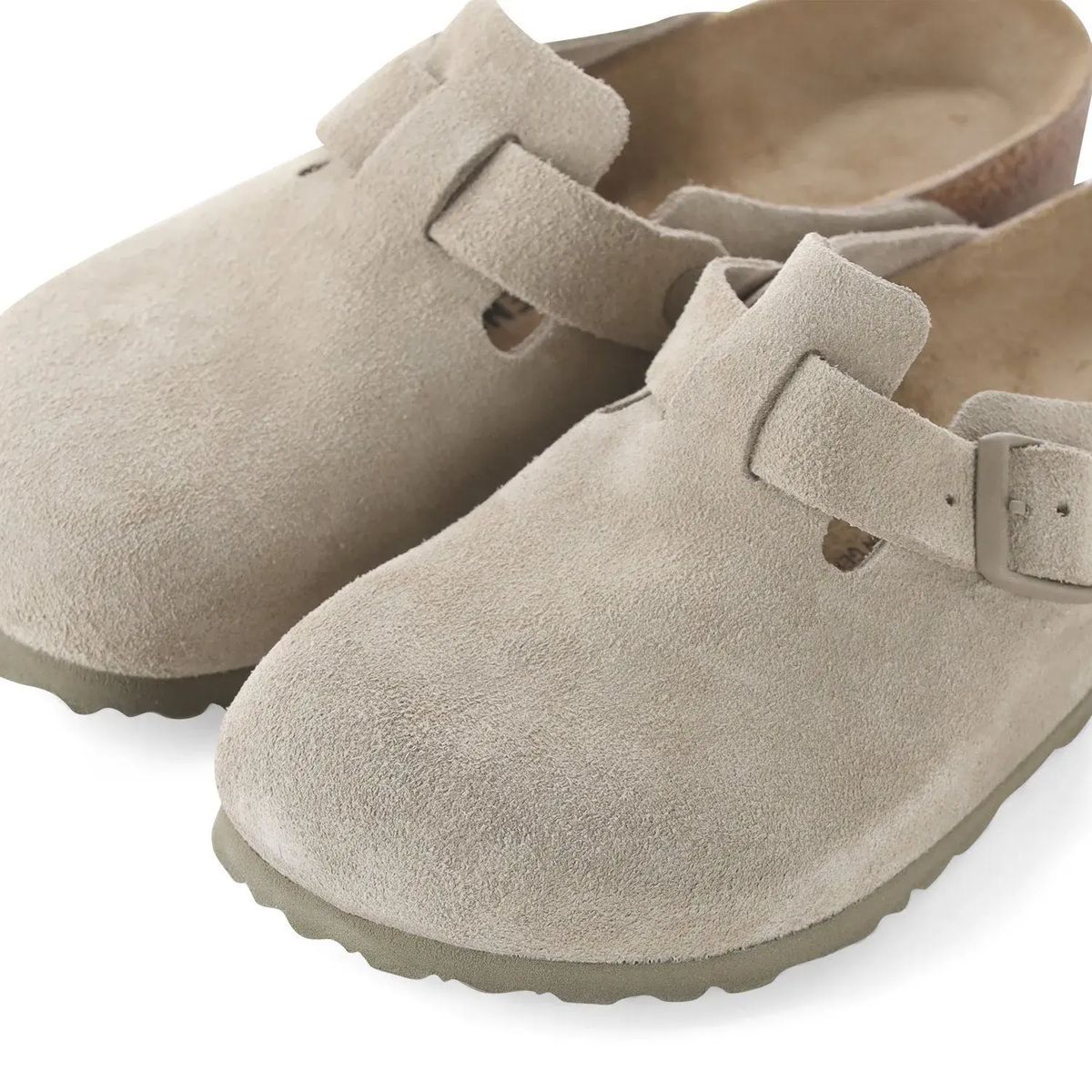 Clog aus Wildleder mit verstellbarem Riemen