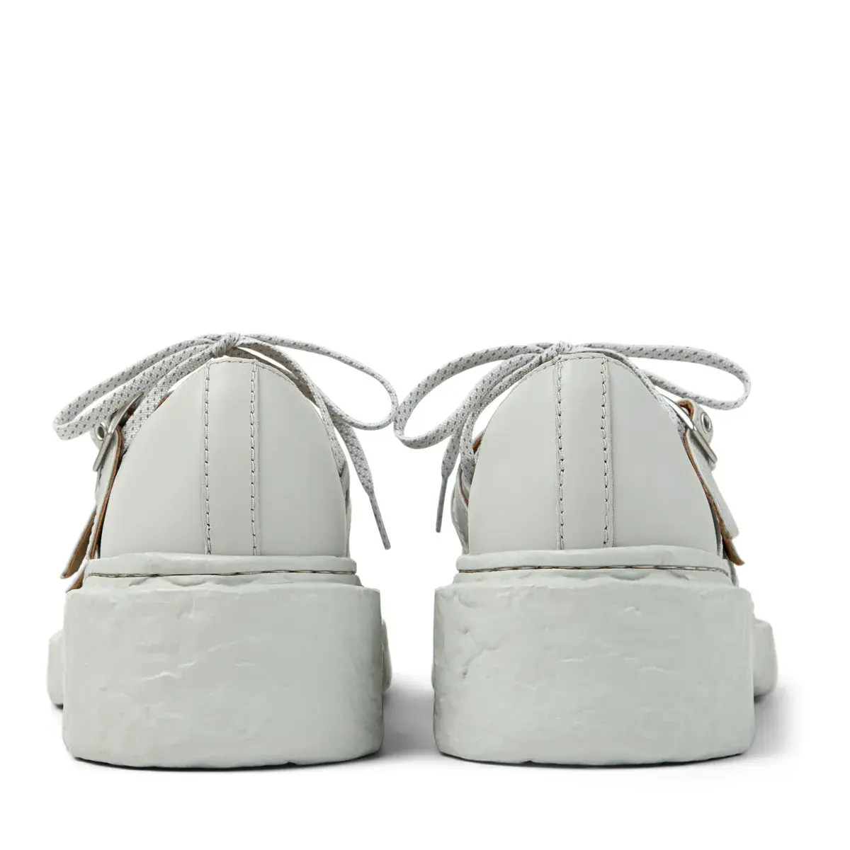 Weiße Mary Jane Schuhe mit Lederplateau