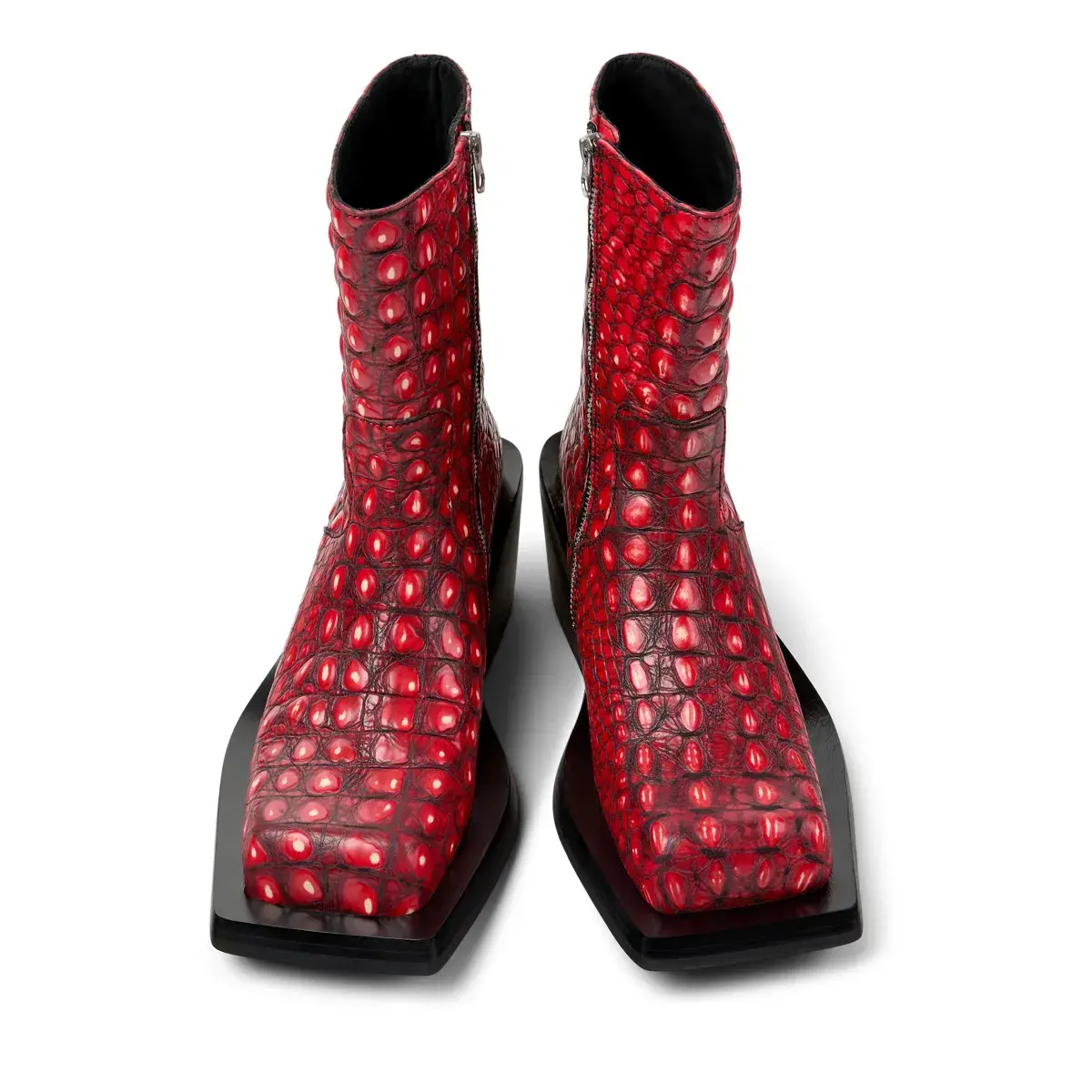Rote Stiefeletten mit Kroko-Prägung