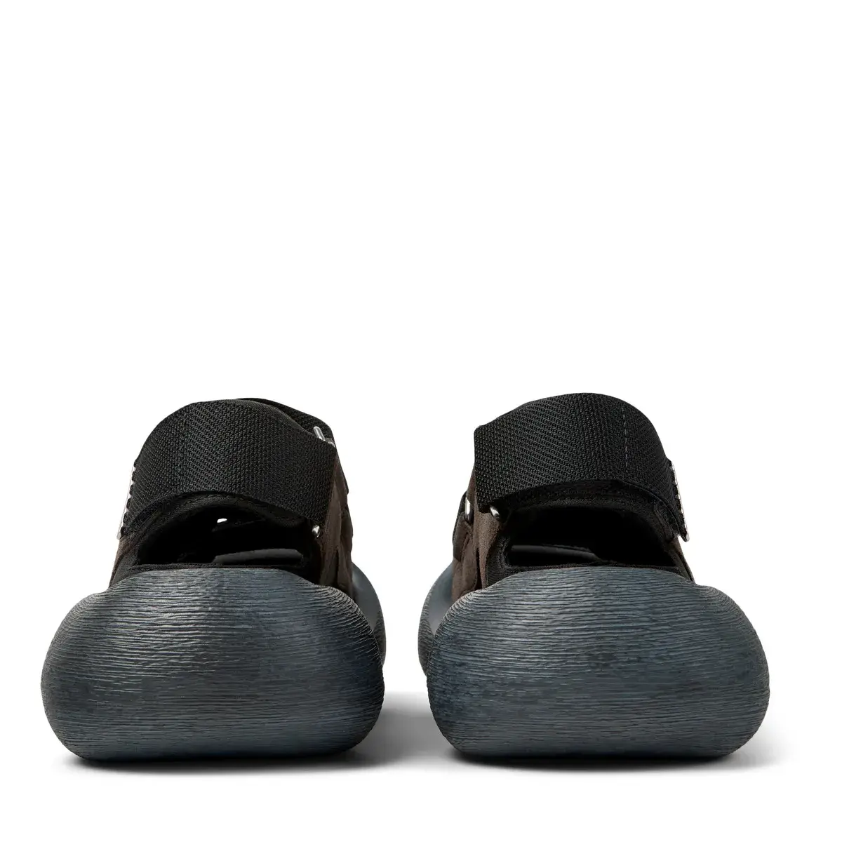 Skulpturale Riemchensandalen aus Leder