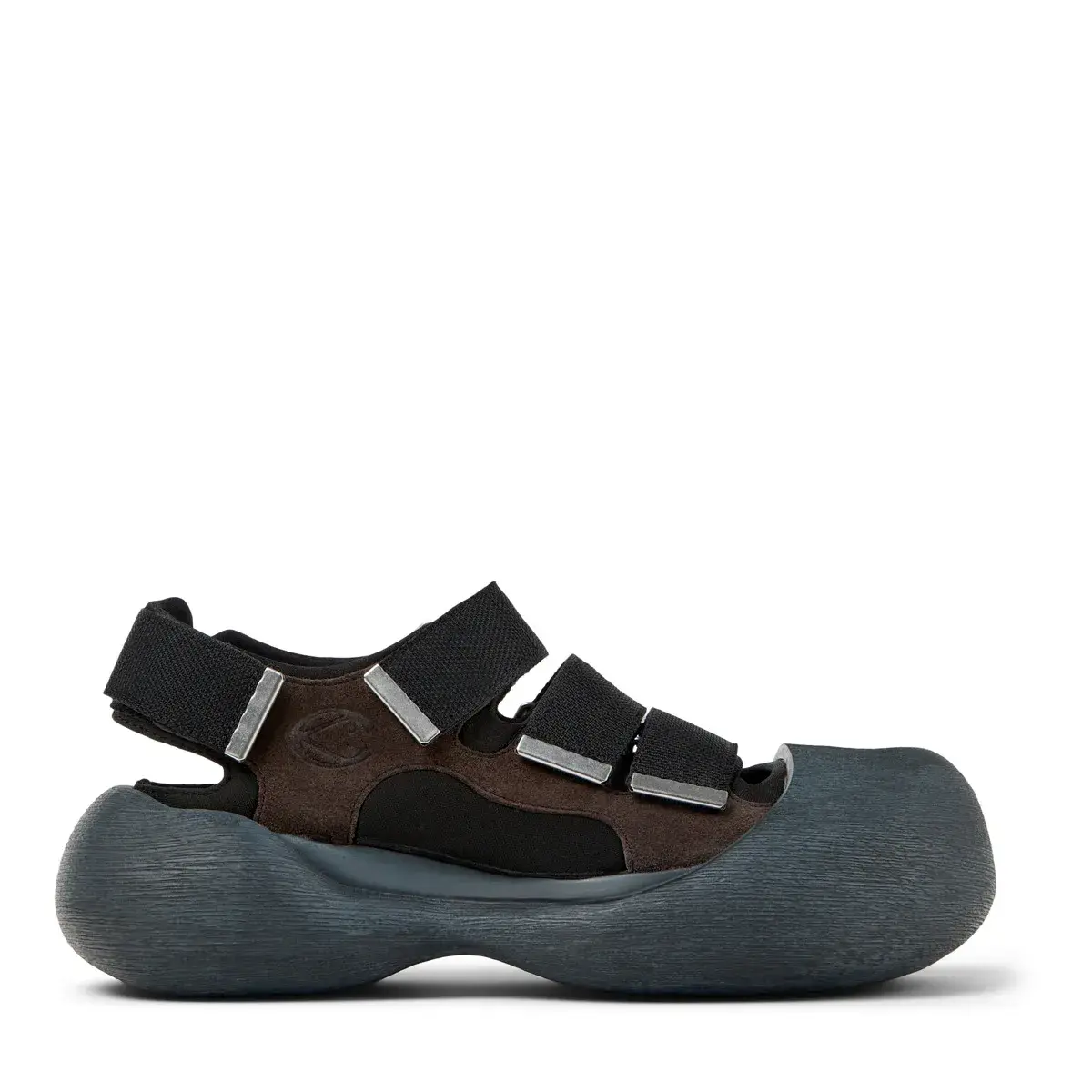 Skulpturale Riemchensandalen aus Leder