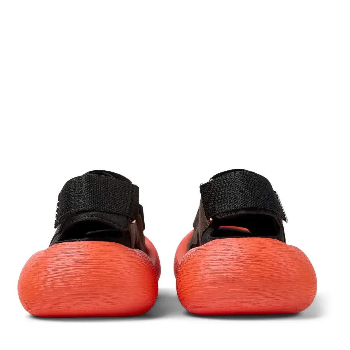 Sportliche Caramba-Sandalen mit orangefarbener Sohle
