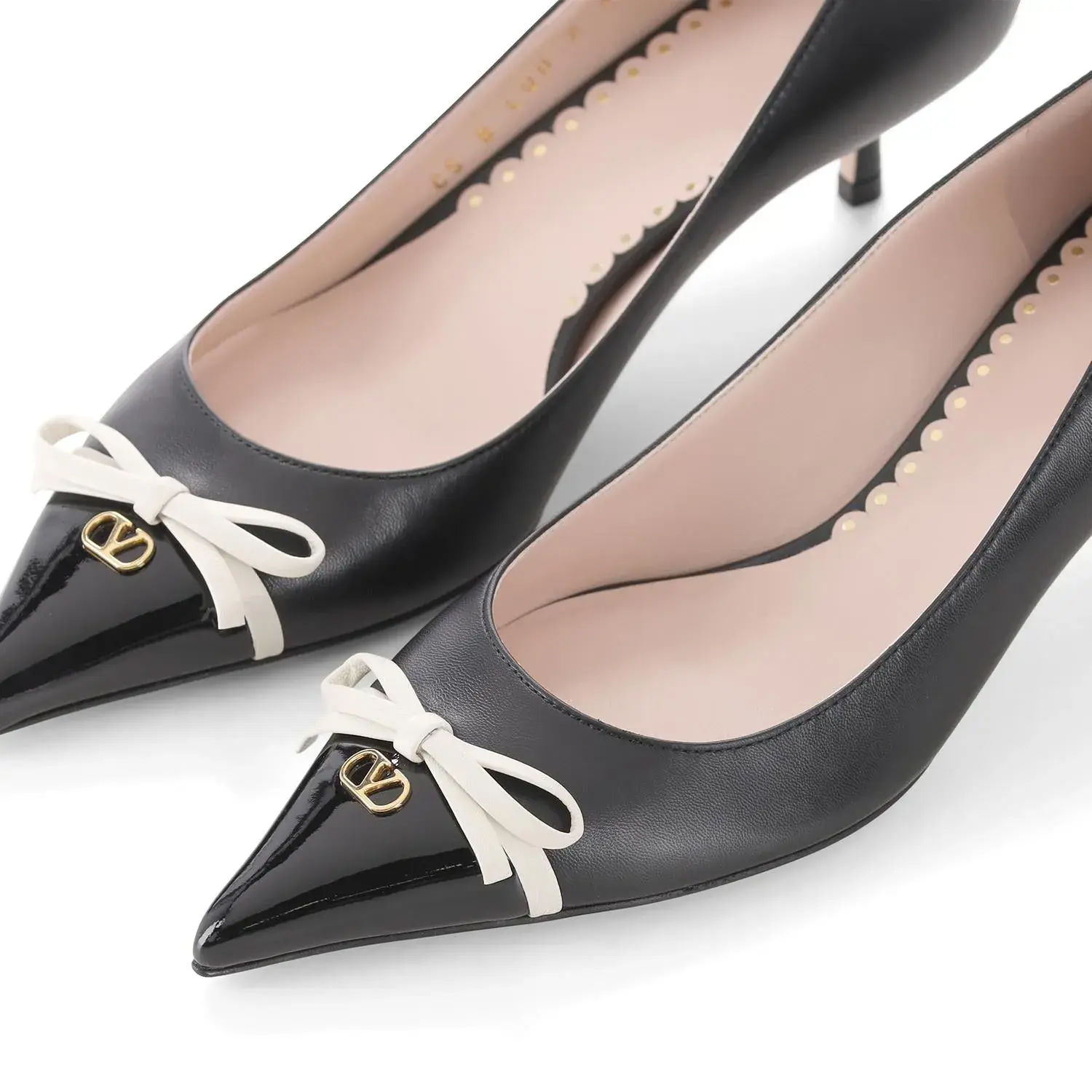 Elegante Spitz-Pumps aus Leder