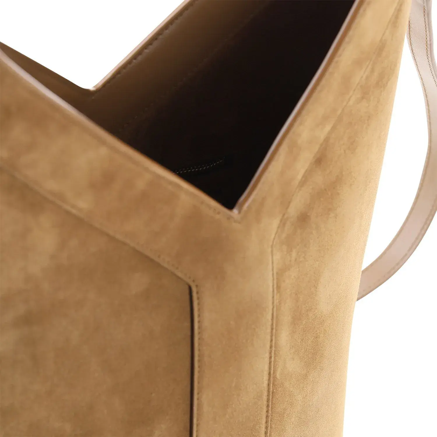 Bucket Bag aus Wildleder mit Henkel