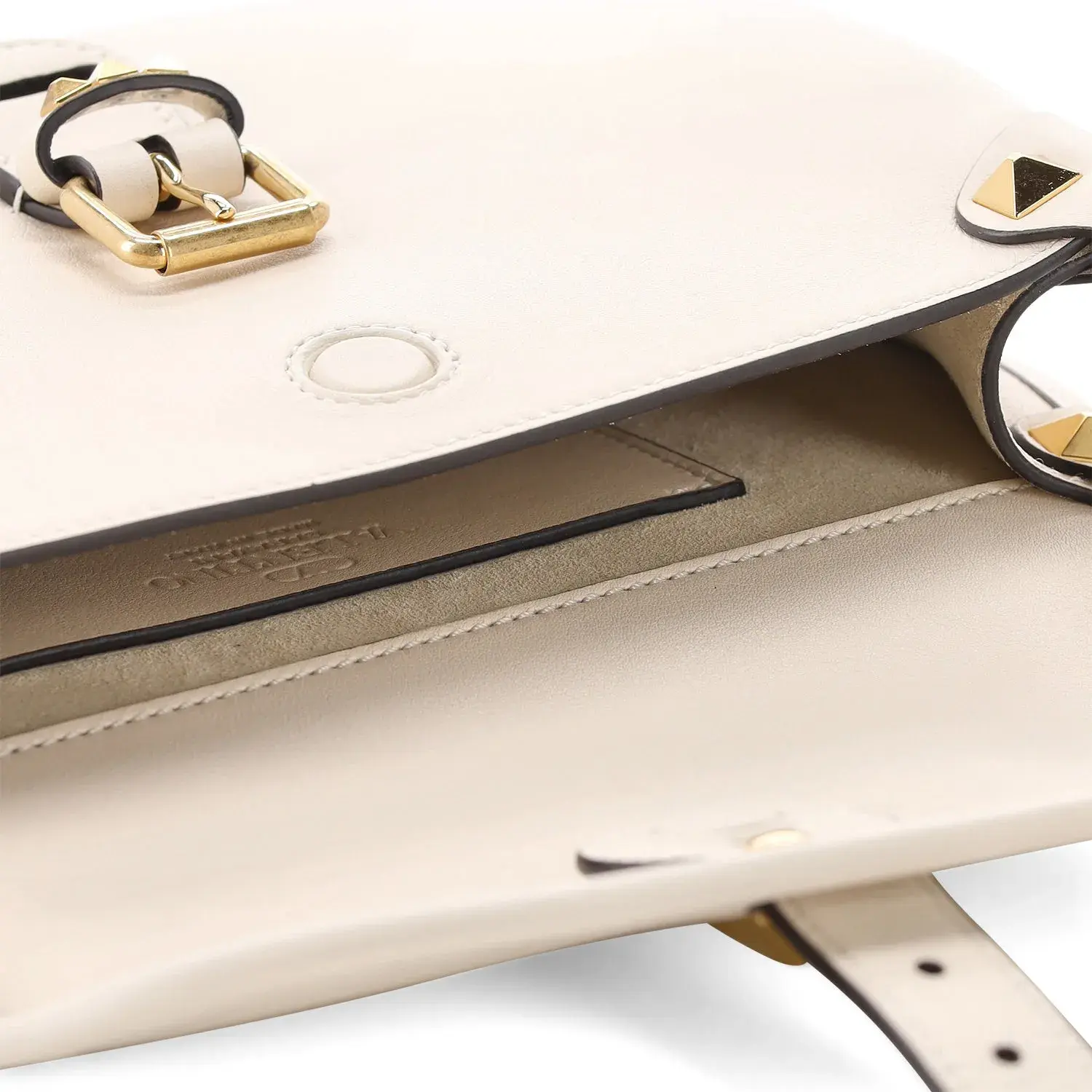 Satteltasche aus Leder mit Nieten