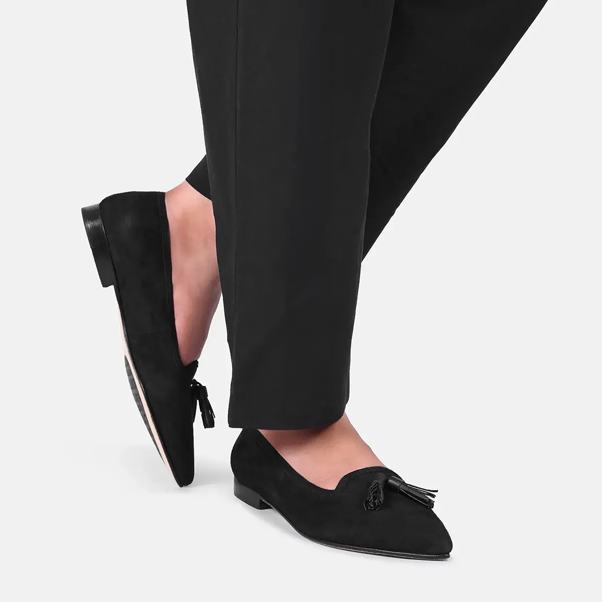 Klassische spitze Ballerinas mit Quasten