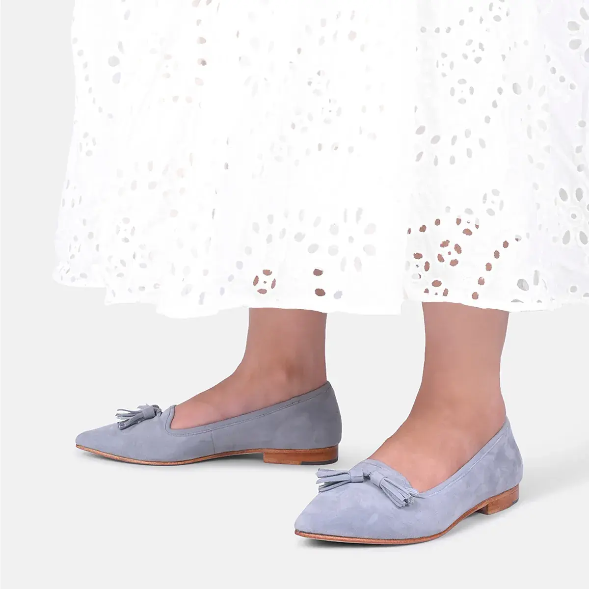 Ballerinas aus Wildleder mit Quasten und spitzer Zehenpartie