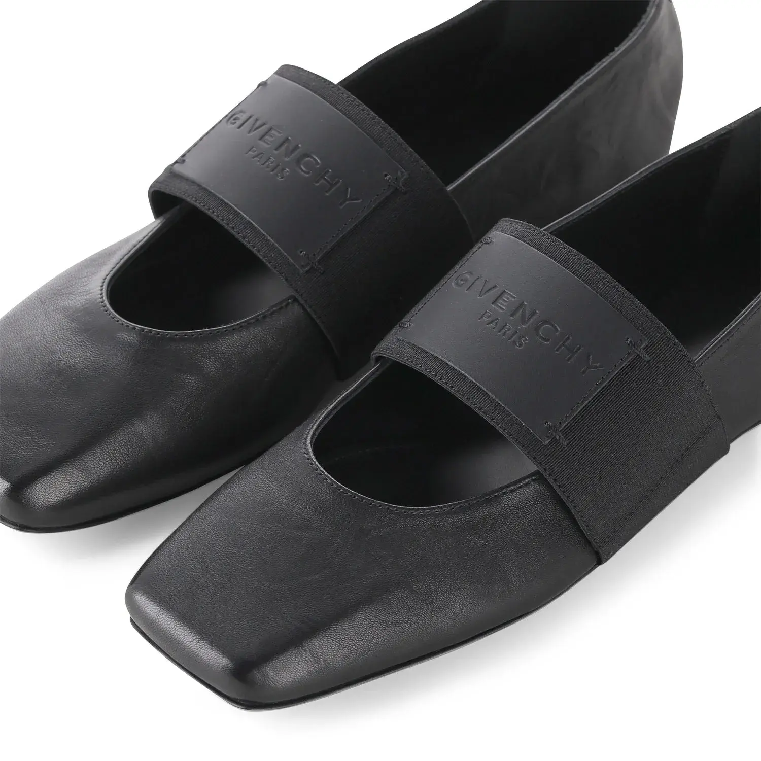Quadratische Ballerinas aus Leder