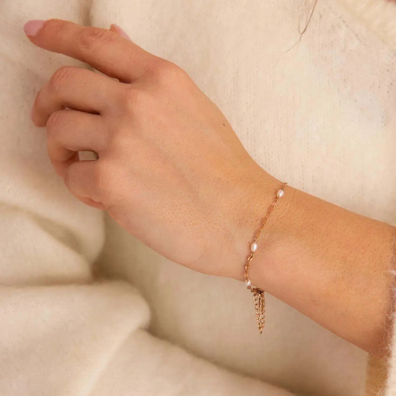 Zartes Perlenkettenarmband