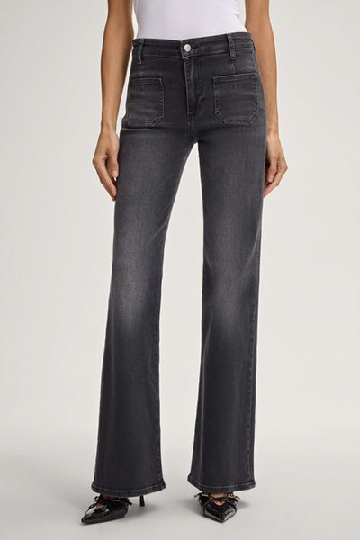 Hoch geschnittene Bootcut Jeans mit Taschen