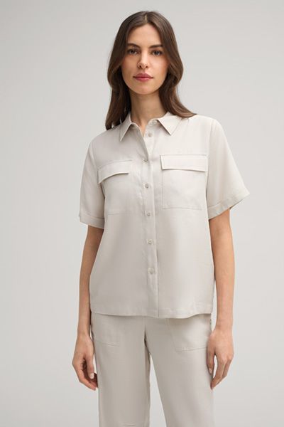 Kurzarm Bluse mit aufgesetzten Taschen