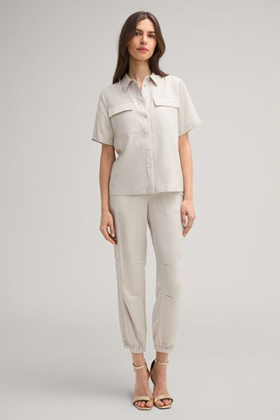Kurzarm Bluse mit aufgesetzten Taschen