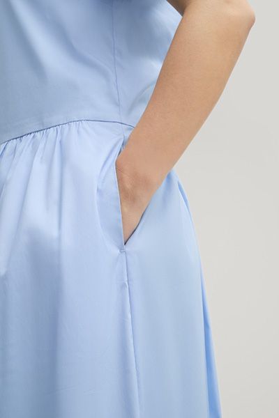Hellblaues Midi-Hemdblusenkleid